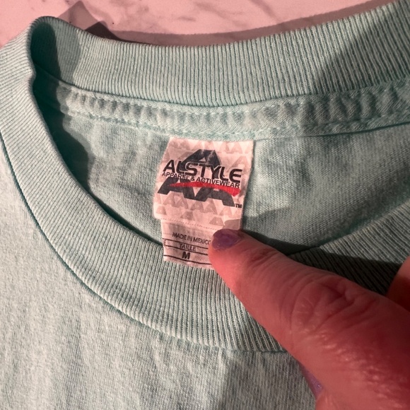 St Eugene Golf Resort Casino Embroidered Native Hummingbird Souvenir T Shirt M - Picture 5 of 5